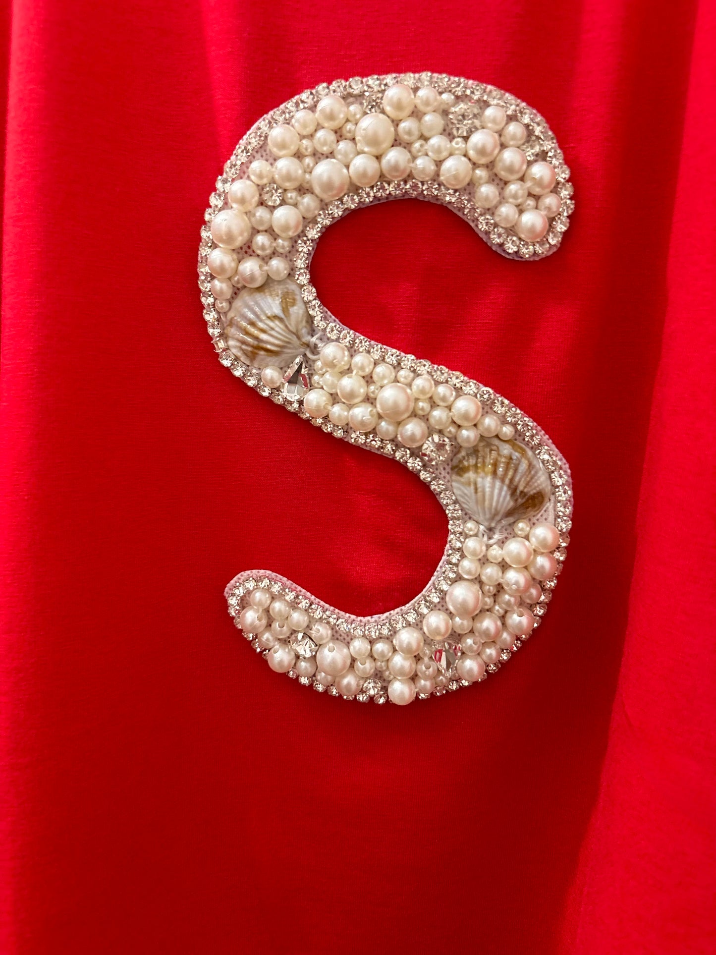 Personalized alphabet hand embroidered embellished cropped T-shirt red