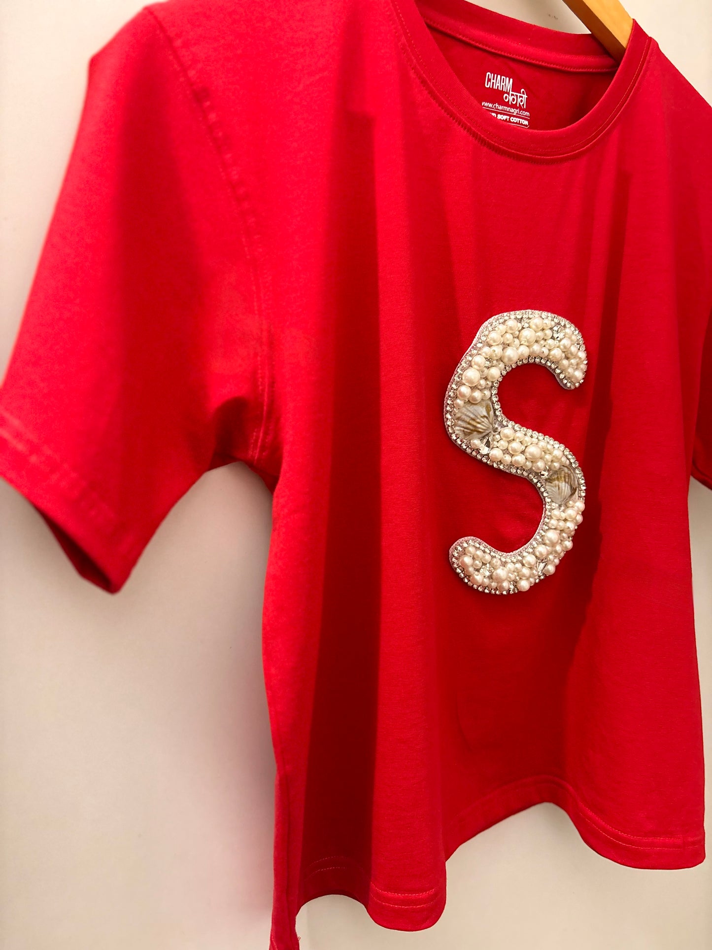 Personalized alphabet hand embroidered embellished cropped T-shirt red